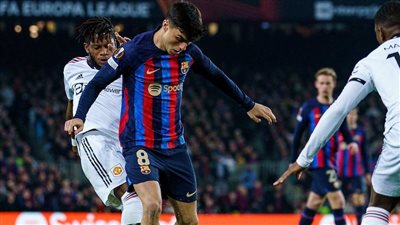 التعادل السلبي يحسم الشوط الأول بين برشلونة ومانشستر يونايتد في الدوري الأوروبي
