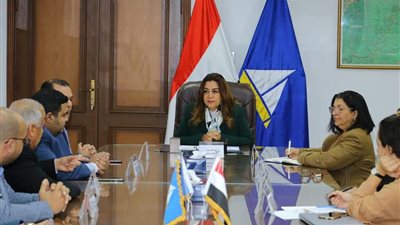 محافظ دمياط تناقش محاور برنامج عيادات صديقة الشباب والمراهقين