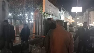 رئيس حي غرب المنصورة يتابع رفع التعديات والإشغالات في حملات ليلية (صور) 