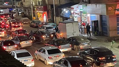 زحام مروري بمحيط ميدان الجيزة قبل دقائق من غلق كوبري فيصل (صور) 