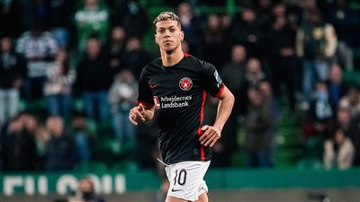 نادي ميتيلاند الدنماركي يحتفل بعيد ميلاد إمام عاشور الـ25