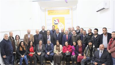 الحزب المصري الديمقراطي يناقش الأزمة الاقتصادية وخلفيتها والبدائل المتاحة