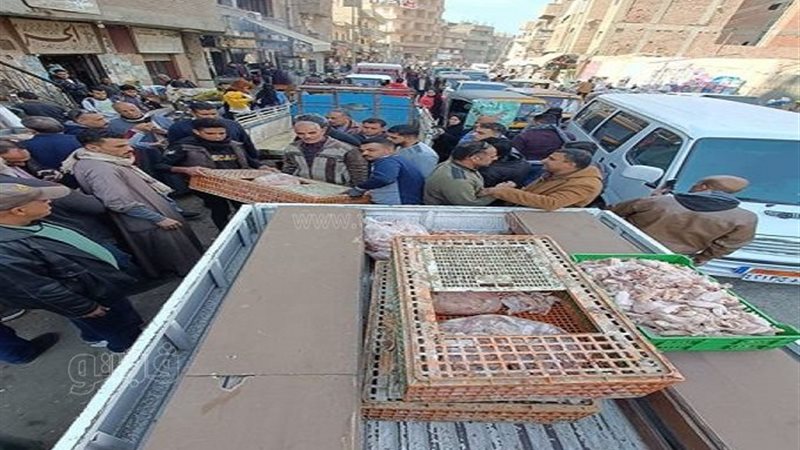 ضبط هياكل دجاج فاسدة