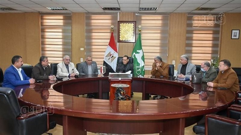 محافظ الشرقية يجتمع