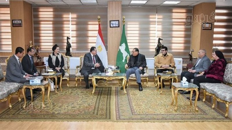 محافظ الشرقية يستقبل