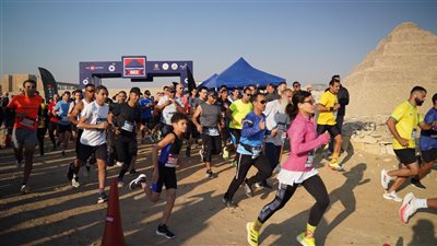 أشرف صبحي يُطلق شارة بدء ماراثون سقارة بالجيزة بمشاركة 1000 متسابق (صور)