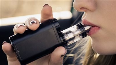 مرض مميت يصيب فتاة بعد سنة ونصف من إدمان الفيب، وهذه كمية ما كانت تدخنه يوميا