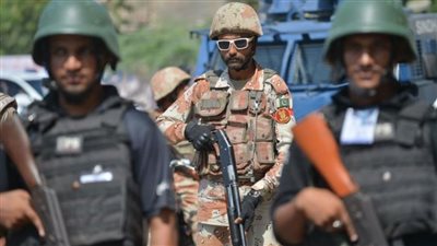 إصابة رجال أمن باكستانيين أثناء اشتباكات في محيط أحد أقسام الشرطة 