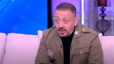 لؤي يبكى علي الهواء: أمي نقطة ضعفي (فيديو)