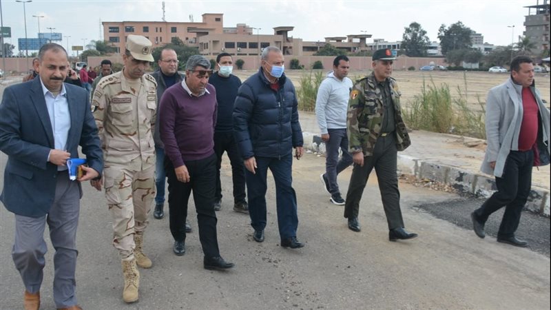 محافظ القليوبية أثناء