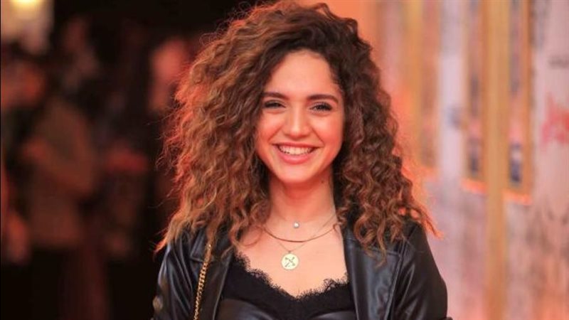 الفنانة رنا رئيس