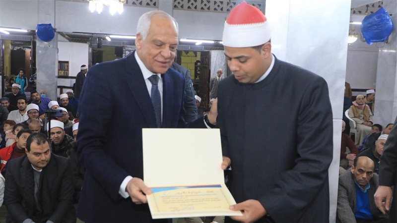 محافظ الجيزة يكرم