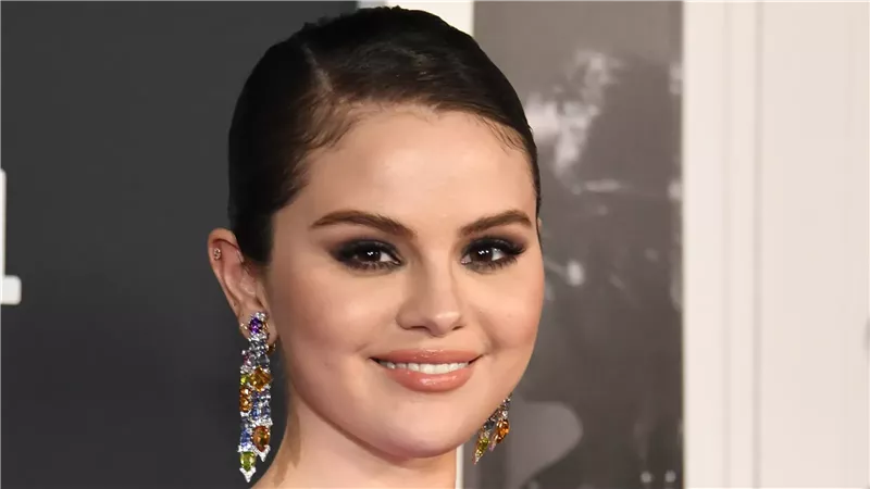 سيلينا جوميز، فيتو