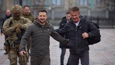 زيلينسكي يصل القصر الرئاسي في بولندا 