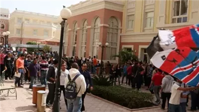 اتحاد الجامعات والكليات في بريطانيا يعلق الإضراب