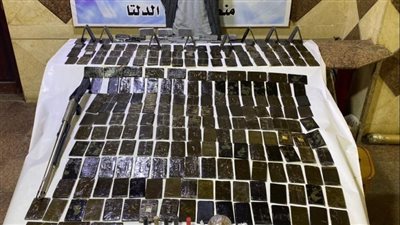 ضبط 259 طربة حشيش وكمية أفيون وأسلحة بحوزة عنصر إجرامي بالبحيرة