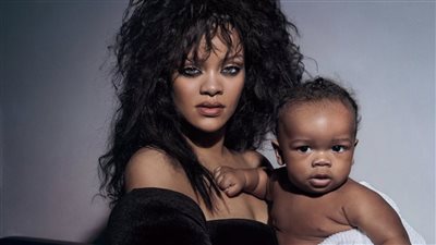 ريهانا تهدد المصورين بسبب تصوير ابنها بدون إذن منها