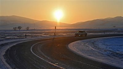 علماء روس يرصدون توهجا قويا للشمس سبقه توهجات ضعيفة