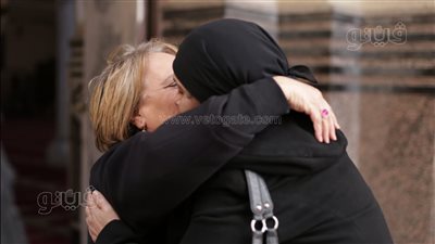 انهيار شقيقة مرسي عطا الله أمام مسجد عمر مكرم (فيديو)