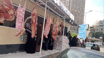 إقبال كبير على منافذ المواطن أولا في مصر القديمة 