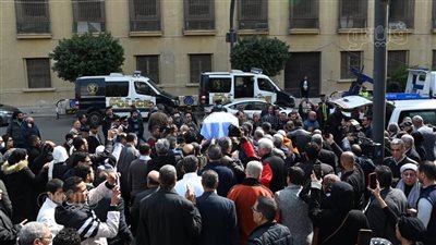 سلامة يستقبل مشيعي الراحل مرسي عطا الله أمام عمر مكرم ( فيديو) 