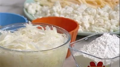 طريقة عمل بيتزا البطاطس مع الشيف فيفيان فريد (فيديو)