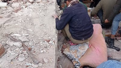 إنقاذ مواطن والبحث عن آخر في انهيار عقار بالإسكندرية 