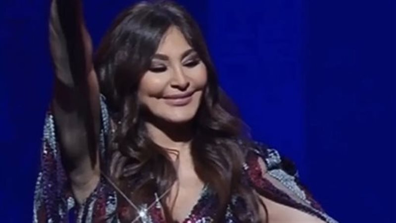 إليسا في حفل الكويت،