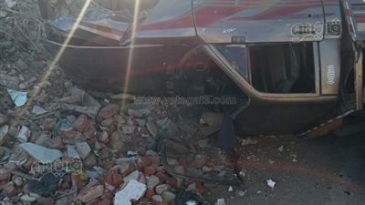 مصرع شخص وإصابة آخر في انقلاب سيارة ربع نقل بالقاهرة