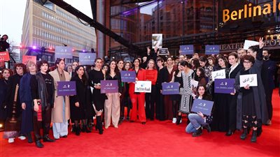 وقفة نسائية في مهرجان برلين للتضامن مع احتجاجات إيران (فيديو وصور)