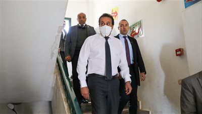 جولة مفاجئة لوزير الصحة في مستشفيات الجيزة.. عبد الغفار يعاقب المقصرين.. وإمداد وحدة الحصري بجميع احتياجاتها