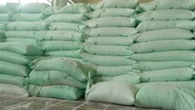 ضبط 28 طن دقيق مدعم قبل تهريبها بطريق بهرمس