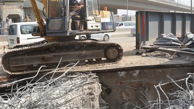 محافظ القليوبية يتابع أعمال صيانة كوبري المشاة المنهار بالزراعي 