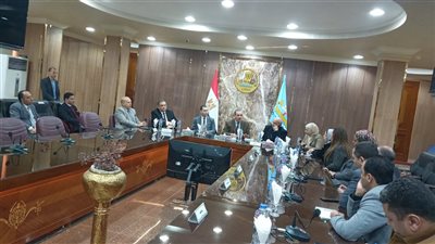 محافظ كفر الشيخ يستعرض أمام وفد البرلمان جهود تطوير العملية التعليمية