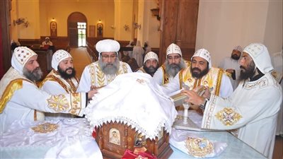 دير القديس يحنس القصير بالعلمين يحتفل برسامة أول ثلاثة رهبان
