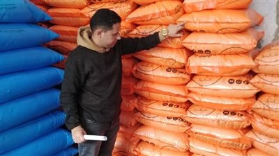 ضبط 8 أطنان سماد مدعم قبل بيعها بالسوق السوداء بمركز العدوة بالمنيا