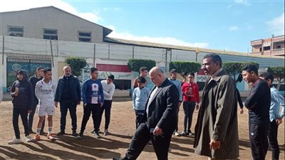 وكيل تعليم دمياط يشارك الطلاب الأنشطة الرياضية والثقافية