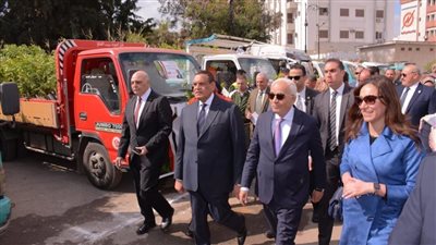 وزيرا التنمية والتربية والتعليم يشهدان اصطفاف 45 سيارة تضم 130 ألف شجرة 