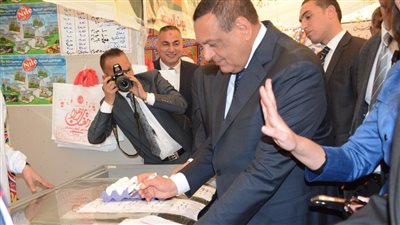 وزير التنمية المحلية يعدل سعر طبق البيض لـ85 جنيهًا خلال جولته بالبحيرة (صور)