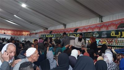 زحام وتدافع بمعرض أهلا رمضان في المنيب لشراء الأرز (فيديو)
