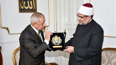 وزير الأوقاف يستقبل رئيس أكاديمية النقل البحري لبحث التعاون المشترك
