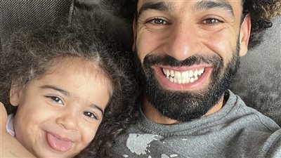 تفاعل كبير من الجمهور مع صورة محمد صلاح وابنته كيان 
