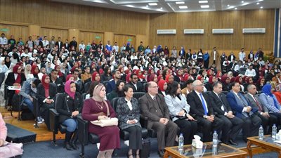 آداب الإسكندرية تعقد ندوة الخطاب الوطني في ظل التحديات والمتغيرات الدولية