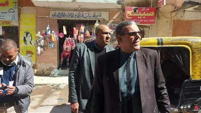 رئيس حي العامرية أول يقود حملة لإزالة الإشغالات والتفتيش على المحلات 