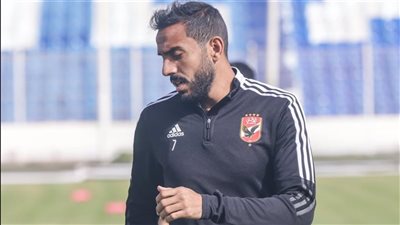 الأهلى، كهربا يهدى قميصه لمشجع الهلال السوداني (فيديو)
