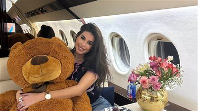 ياسمين صبري من داخل الطائرة في أحدث ظهور