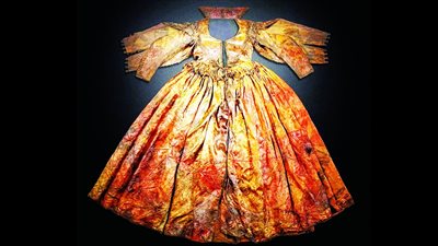 فستانان من الحرير والفضة في سفينة غرقت قبل 5 قرون