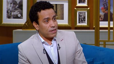 سامح حسين: اشتغلت فواعلي وأمي أكلتنا بقايا أكل الفراخ (فيديو)