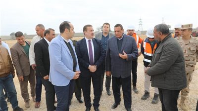 وزير التنمية المحلية ومحافظ المنوفية يتفقدان الأعمال الإنشائية بمصنع تدوير القمامة (صور)