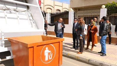 محافظ دمياط تشهد استلام 5 سيارات لدعم منظومة النظافة (صور)